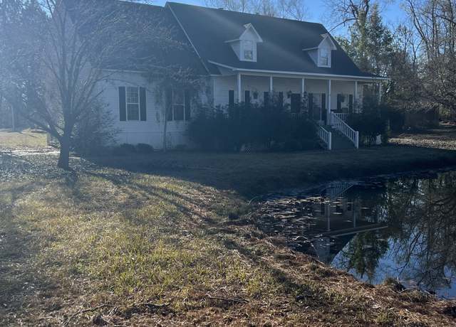 Property at 310 Azalea Cir, Swainsboro, GA 30401, 4 beds, 2.5 baths