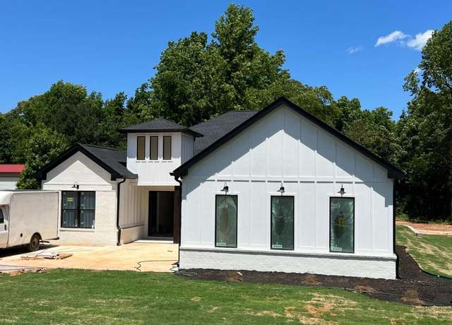 Property at 520 SW Rockbridge Rd SW, Lilburn, GA 30047, 4 beds, 3.5 baths