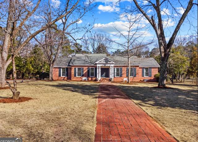 Property at 979 Lakeview Dr, Madison, GA 30650, 5 beds, 4.5 baths