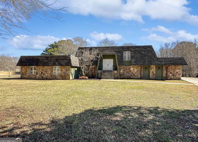 Property at 107 Stratford Ct, Peachtree City, GA 30269, 7 beds, 3 baths