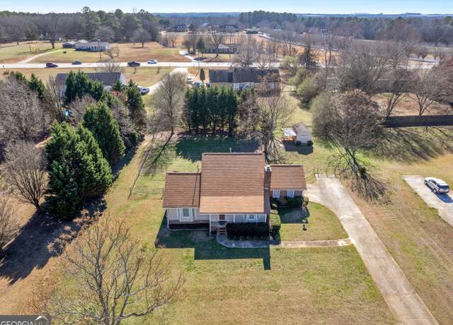 Property at 105 Overlook Dr, Mcdonough, GA 30252, 3 beds, 2.5 baths