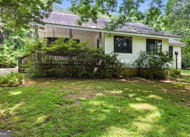 Property at 210 Kentucky Dr, Demorest, GA 30535, 3 beds, 2 baths