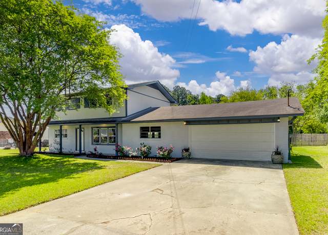Property at 203 N Lake Dr, Brunswick, GA 31525, 3 beds, 4 baths