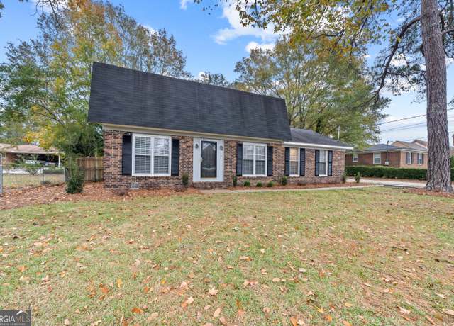 Property at 1303 Forest Hill Rd, Macon, GA 31210, 4 beds, 3.5 baths