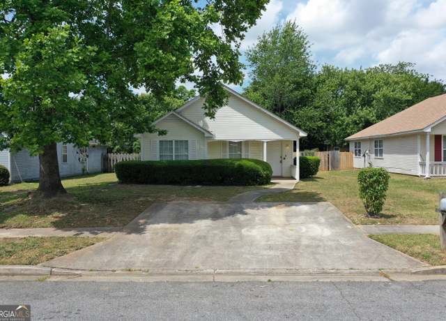 Property at 302 Kensington Cir, Warner Robins, GA 31093, 3 beds, 2 baths