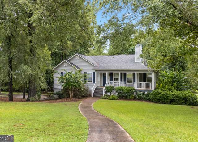 Property at 1027 Harper St, Madison, GA 30650, 3 beds, 2 baths