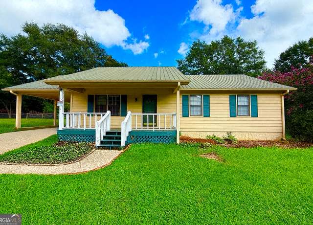 Property at 824 Park Lake Ct NW, Monroe, GA 30656, 3 beds, 2 baths