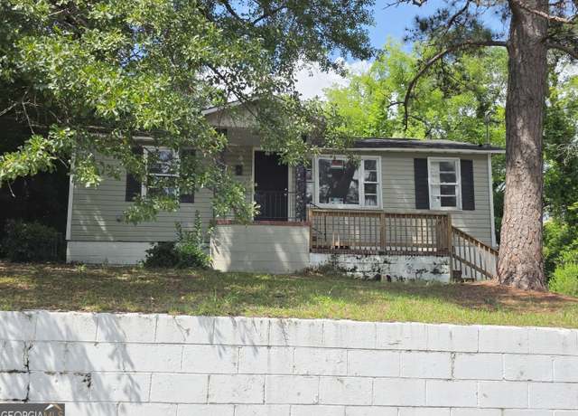 Property at 677 Pebble St, Macon, GA 31201, 4 beds, 1 bath