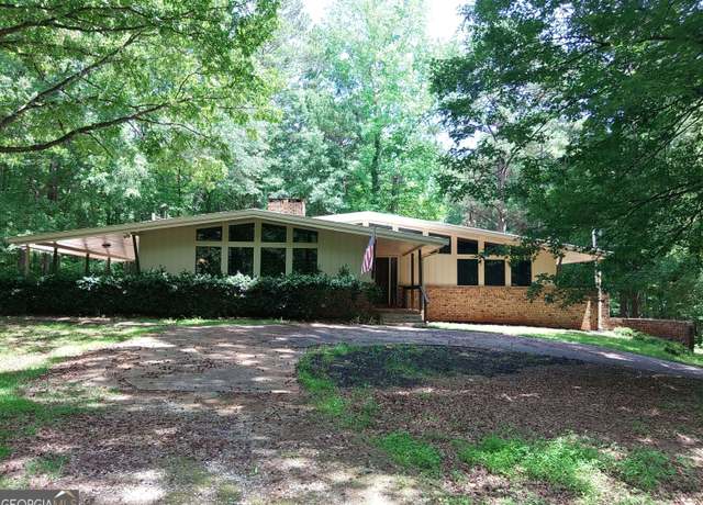 Property at 205 Avon Dr, Fayetteville, GA 30215, 4 beds, 3 baths