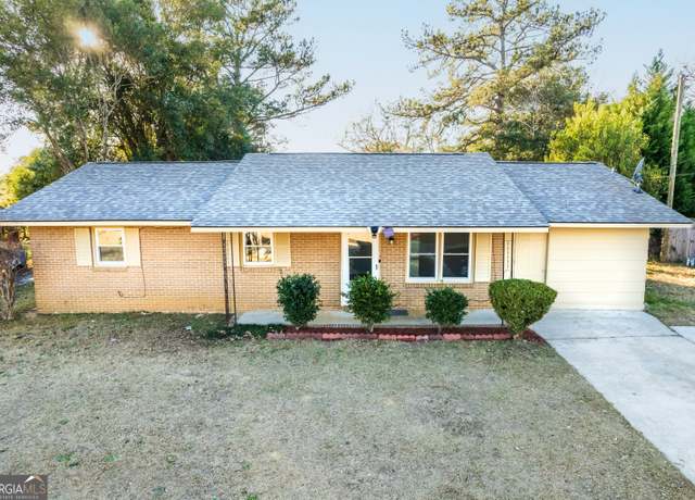 Property at 303 Laurie Ln, Warner Robins, GA 31088, 4 beds, 1 bath