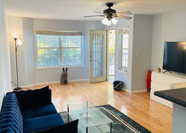 Property at 1005 Chastain Park Ct NE #1005, Atlanta, GA 30342, 2 beds, 2 baths