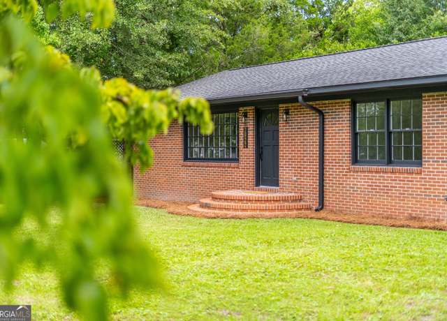Property at 2022 Pioneer St, Waycross, GA 31501, 4 beds, 3 baths