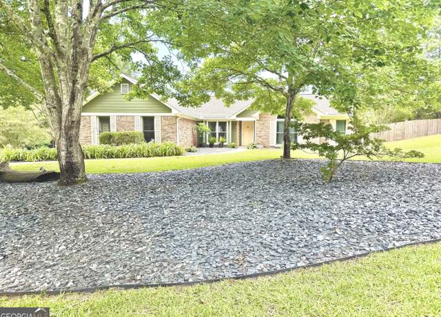 Property at 100 Huntcliff Ct, Lagrange, GA 30240, 3 beds, 2 baths