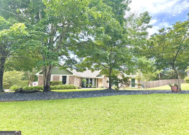 Property at 100 Huntcliff Ct, Lagrange, GA 30240, 3 beds, 2 baths