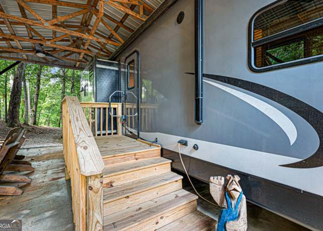 Property at 44 11th St, Ellijay, GA 30540, 2 beds, 1 bath
