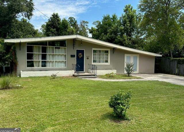 Property at 1009 Baltimore Ave, Waycross, GA 31501, 3 beds, 2 baths