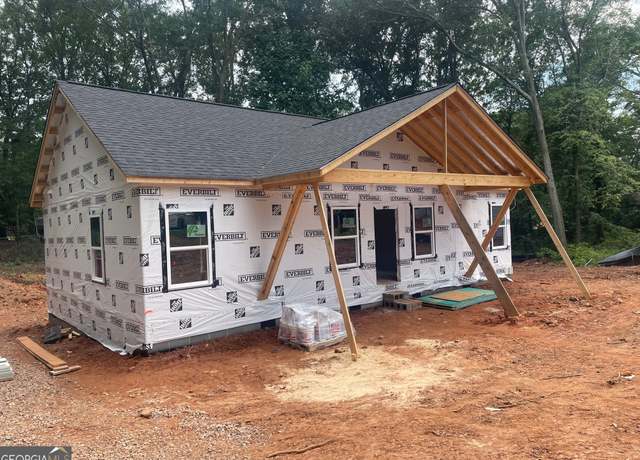 Property at 5 Crestwood Dr, Hartwell, GA 30643, 3 beds, 2.5 baths