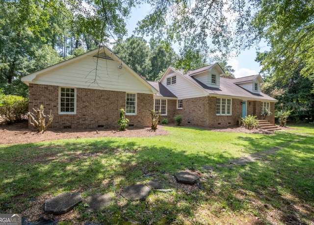 Property at 215 Lenox Rd, Athens, GA 30606, 6 beds, 3 baths