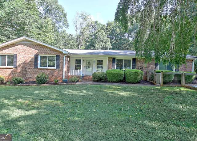 Property at 110 Heatherwood Dr, Fayetteville, GA 30215, 3 beds, 2 baths