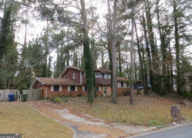 Property at 3816 King Henry Rd SW, Atlanta, GA 30331, 3 beds, 2 baths