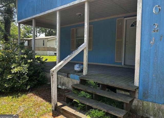 Property at 802 Congress St, Waycross, GA 31501, 4 beds, 2 baths