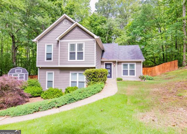 Property at 10 Queens Ct, Sharpsburg, GA 30277, 3 beds, 2 baths