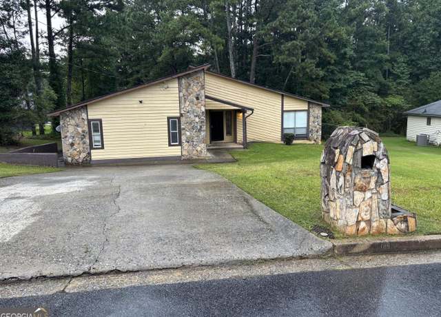 Property at 6180 Beethoven Cir, Riverdale, GA 30296, 5 beds, 2.5 baths