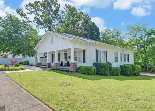 Property at 276 E Tugalo St, Toccoa, GA 30577, 4 beds, 2 baths