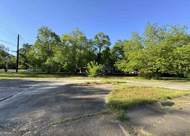 Property at 751 W Montgomery St, Milledgeville, GA 31061