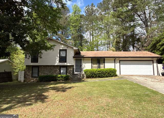 Property at 9041 Southcrest Ct, Jonesboro, GA 30238, 3 beds, 2.5 baths