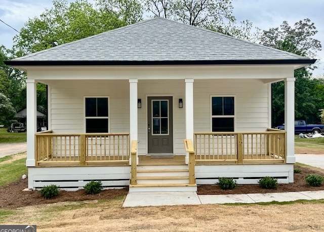 Property at 304 N Dogwood Ave, Social Circle, GA 30025, 4 beds, 2 baths