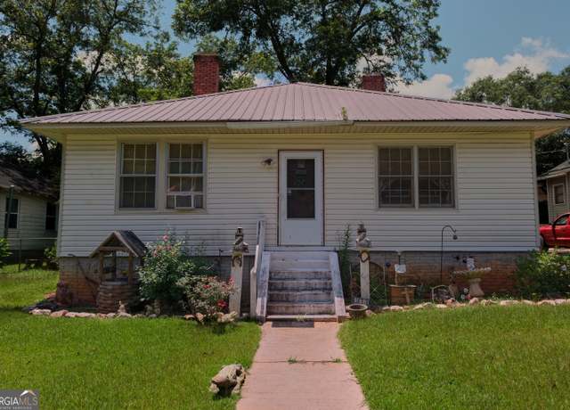 Property at 218 B St NE, Thomaston, GA 30286, 2 beds, 1 bath