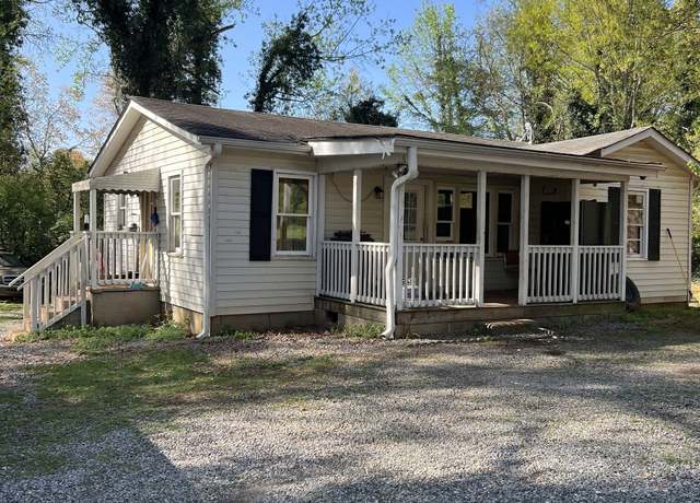 Property at 104 14th St, Cumming, GA 30040, 3 beds, 1 bath