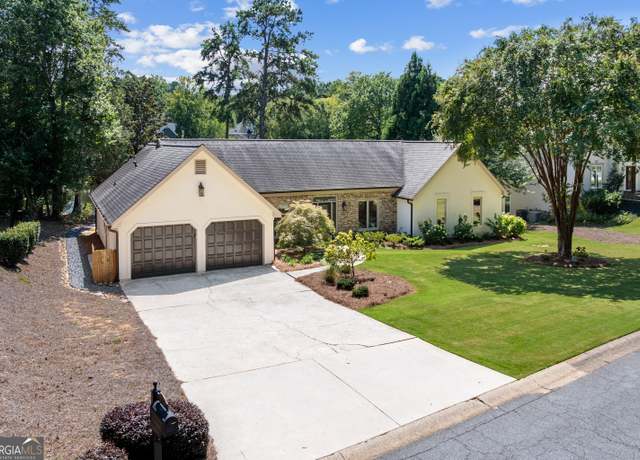 Property at 4014 Penhurst Dr, Marietta, GA 30062, 4 beds, 2.5 baths