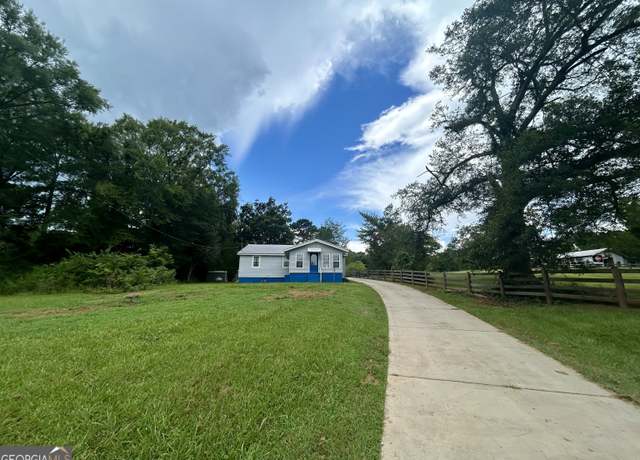 Property at 1006 Wares Cross Rd, Lagrange, GA 30240, 2 beds, 2 baths