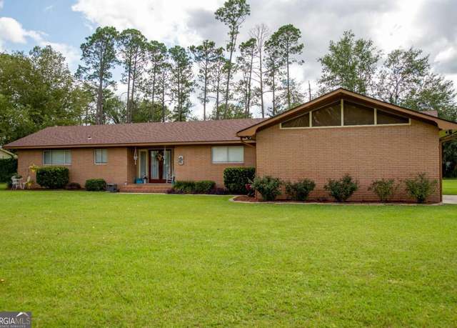 Property at 12 Clifton, Baxley, GA 31513, 3 beds, 2 baths