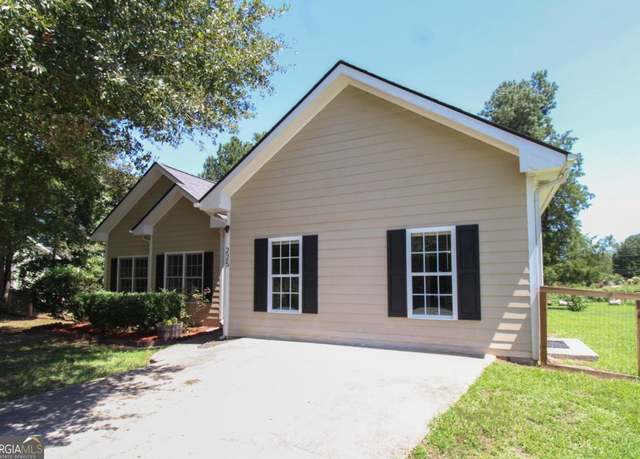 Property at 225 Camelot Dr, Athens, GA 30606, 3 beds, 2 baths