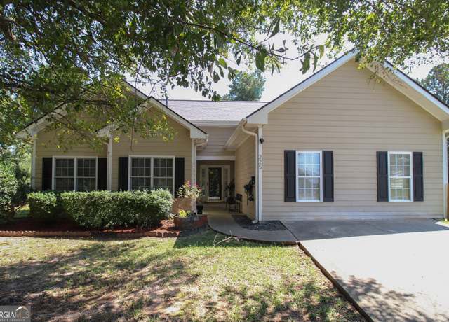 Property at 225 Camelot Dr, Athens, GA 30606, 3 beds, 2 baths