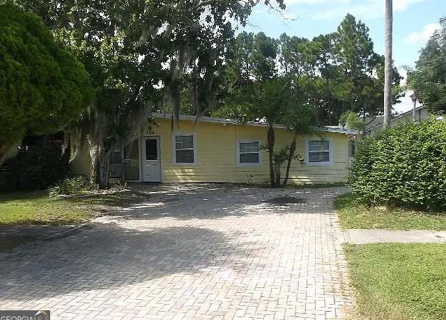 Property at 704 Buckingham Ave W, Oldsmar, FL 34677, 3 beds, 2 baths