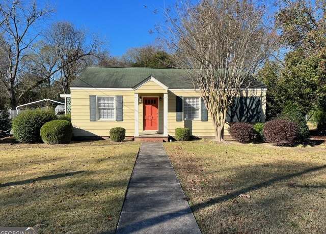 Property at 304 S Smith St, Sandersville, GA 31082, 3 beds, 1 bath