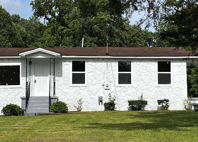 Property at 328 Whitaker Rd, Lagrange, GA 30240, 3 beds, 2 baths