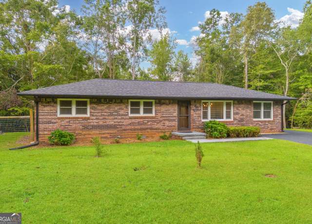 Property at 110 Riverdale Rd, Toccoa, GA 30577, 3 beds, 1.5 baths