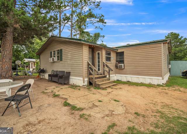 Property at 9 Dean Ave, Blakely, GA 39823, 3 beds, 2 baths