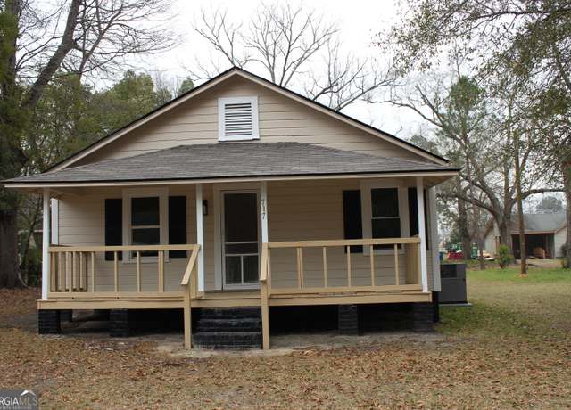 Property at 717 College Ave S, Tifton, GA 31794, 2 beds, 1 bath