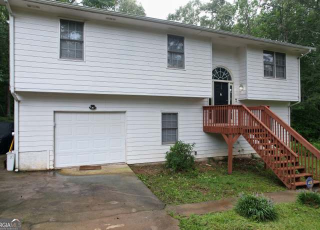 Property at 130 Mallard Dr, Newnan, GA 30263, 3 beds, 2 baths
