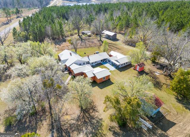 Property at 1066 Millen-hiltonia Rd, Sylvania, GA 30467, 7 beds, 5 baths