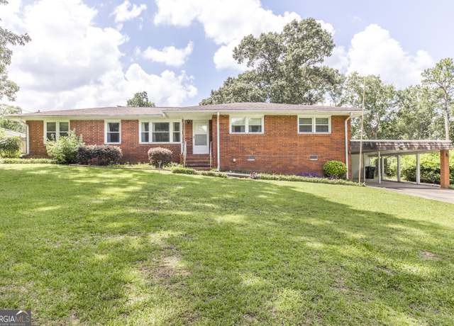 Property at 101 Spring St, Warner Robins, GA 31088, 3 beds, 2 baths