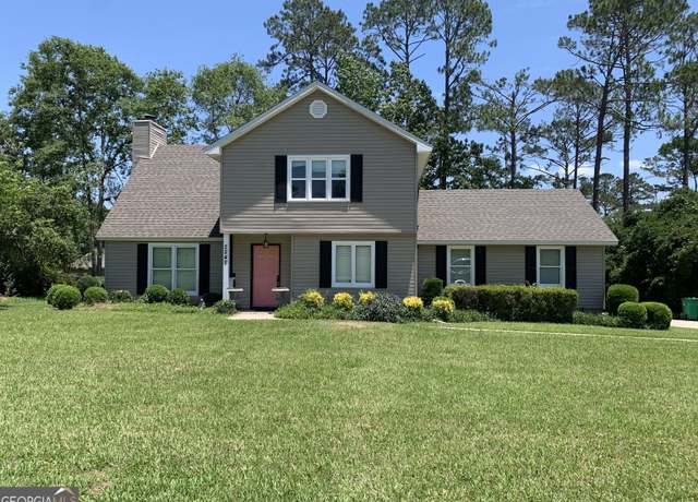 Property at 2242 Oakgrove Cir, Valdosta, GA 31602, 3 beds, 3 baths