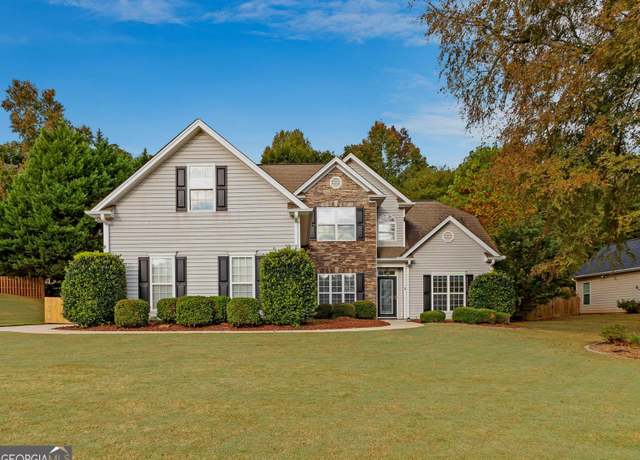 Property at 228 Otter Cir, Fayetteville, GA 30215, 5 beds, 2.5 baths