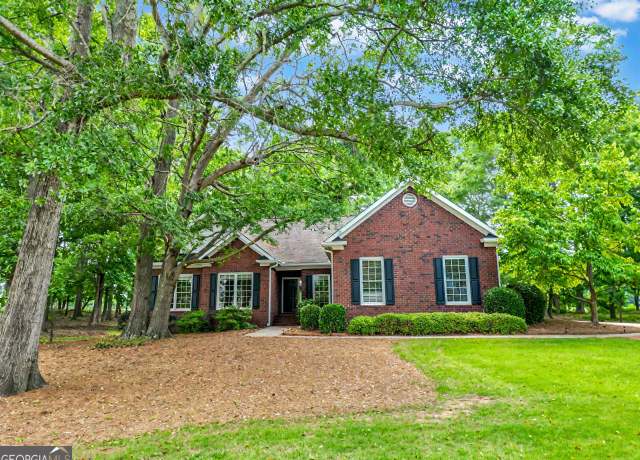 Property at 1090 Lane Creek Cir, Bishop, GA 30621, 4 beds, 3 baths